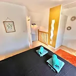 Duplex Proche De La Gare, Parking Gratuit 라발