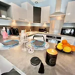 아파트 Duplex Proche De La Gare, Parking Gratuit 라발