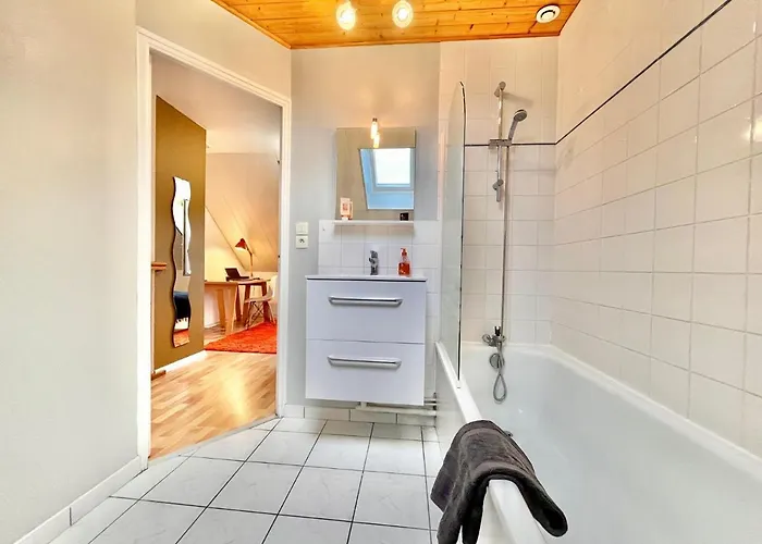 Duplex Proche De La Gare, Parking Gratuit * Laval (Mayenne)